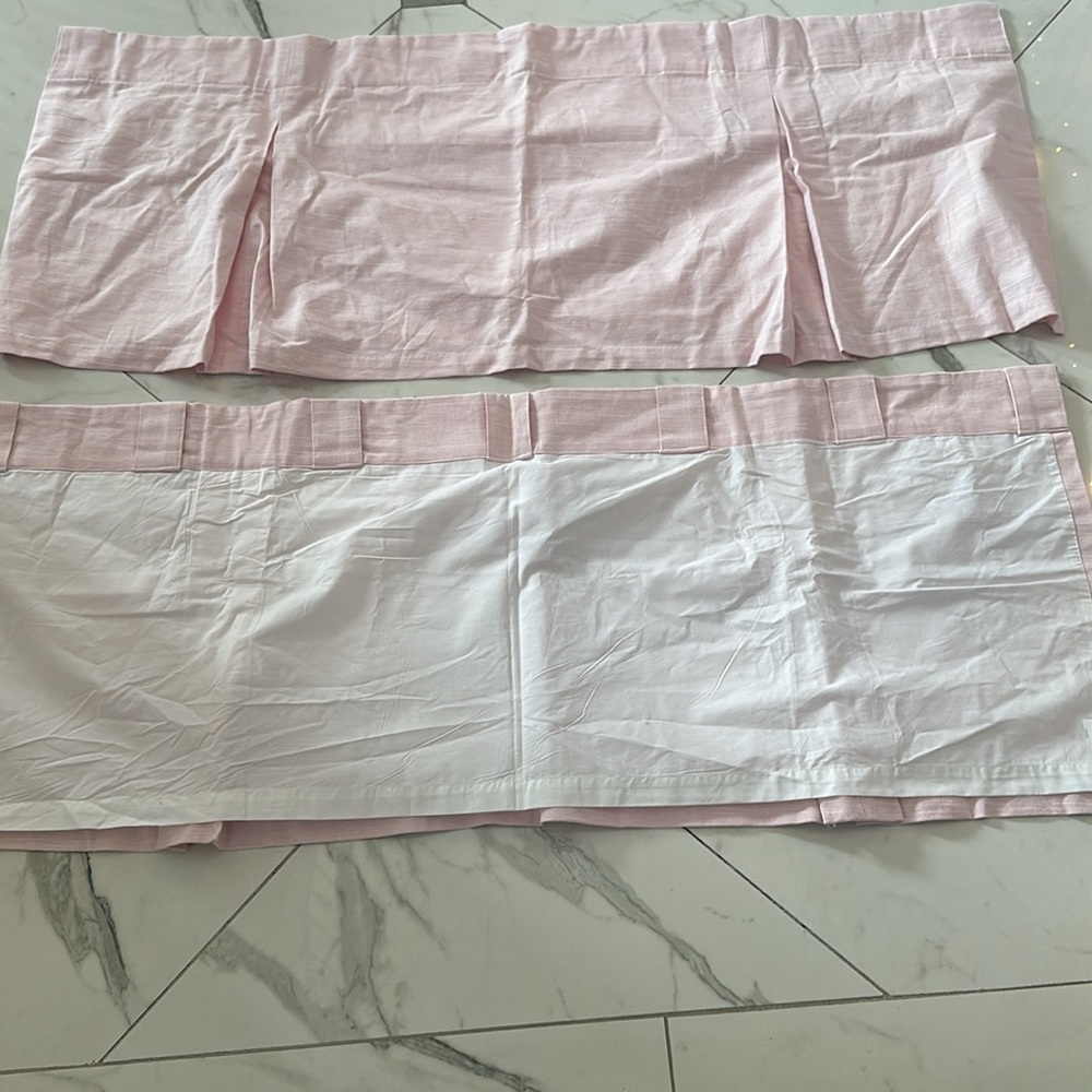 Pottery barn kids two pink blackout valence 17 1/2 * 44 - Picture 3 of 8